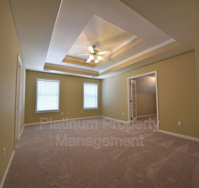 Building Photo - 950 Hillary Ln