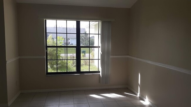 Building Photo - 427 SE 16th St