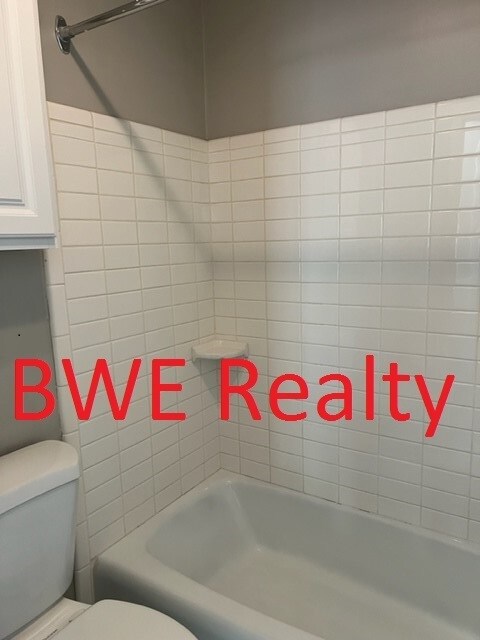 Building Photo - Charming 1 Bedroom Franklin Condo