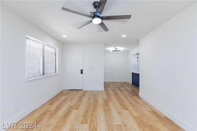 Building Photo - BEAUTIFUL REMODELED 2 BEDROOM UNIT! ** MOV...