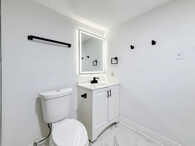Building Photo - 8414 N 20th St