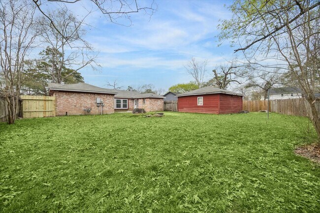 Building Photo - 23834 English Oak Dr