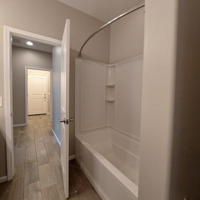 Building Photo - 1025 S 200th Ln