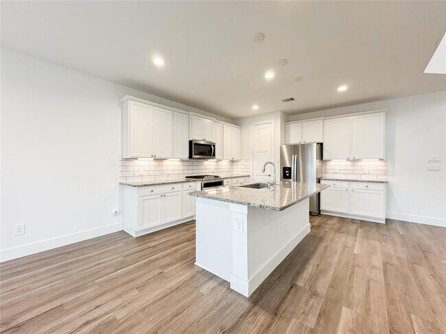 Building Photo - 15216 Tattle Crk Ln
