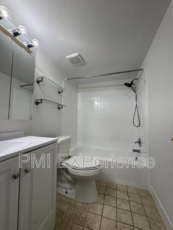 Building Photo - 10246 Prince Pl