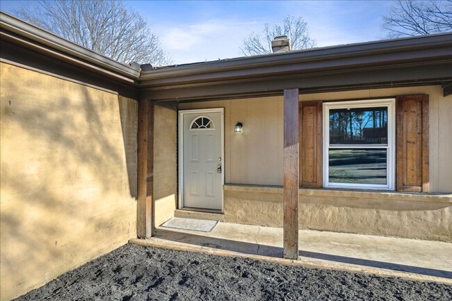 Building Photo - 3BED/2BATH REMODELED