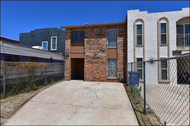 Building Photo - 10605 Kinross Ave