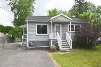 Building Photo - 5854 Reis Dr