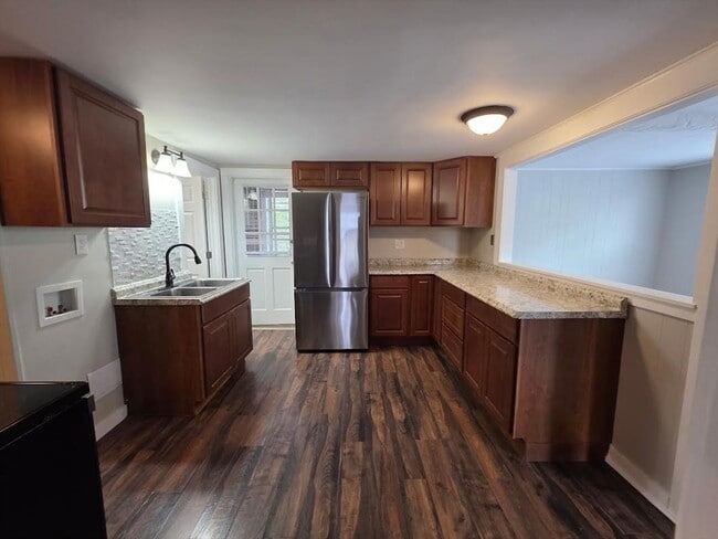 Building Photo - 12-14 Church St