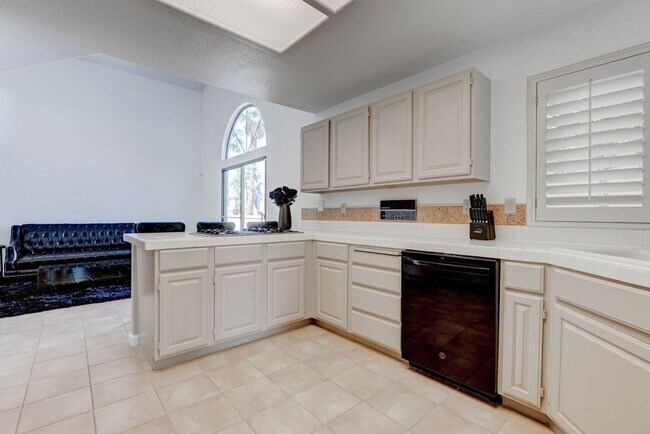 Building Photo - 3238 Brookfield Dr