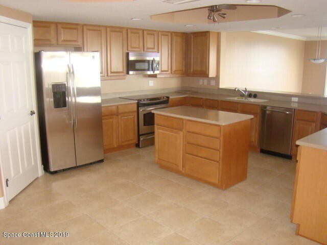 Building Photo - Water front condo