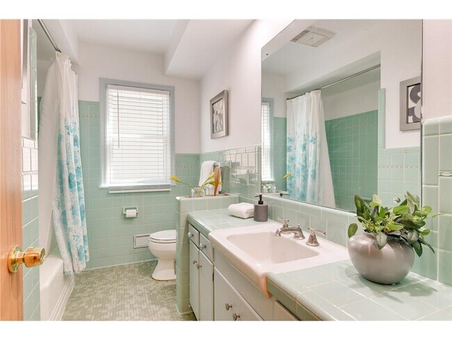 Building Photo - 4509 Laguna Dr