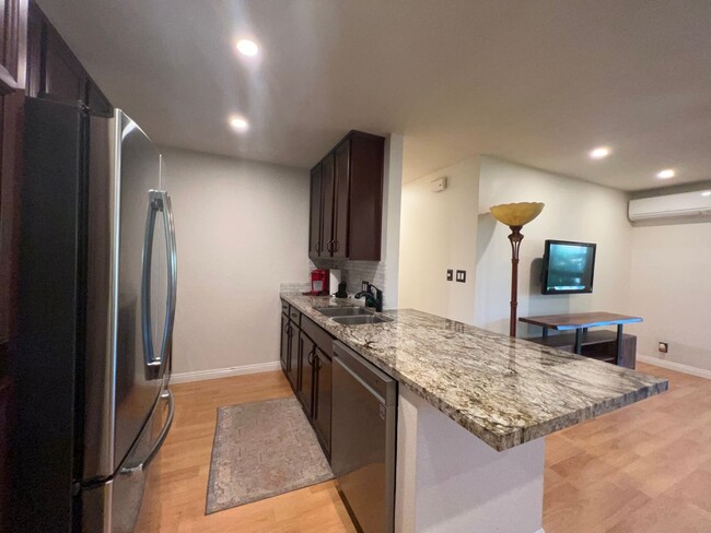 Building Photo - FURNISHED PET FRIENDLY 2 bed/1.5 bath Kihe...