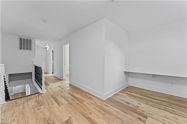 Building Photo - One-of-a-Kind 6-Bedroom Property