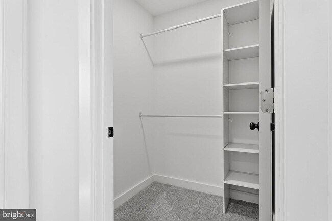 Building Photo - 96 Elderberry Dr