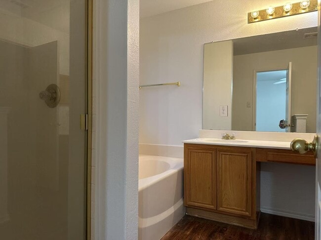 Building Photo - 5435 Dove Dr