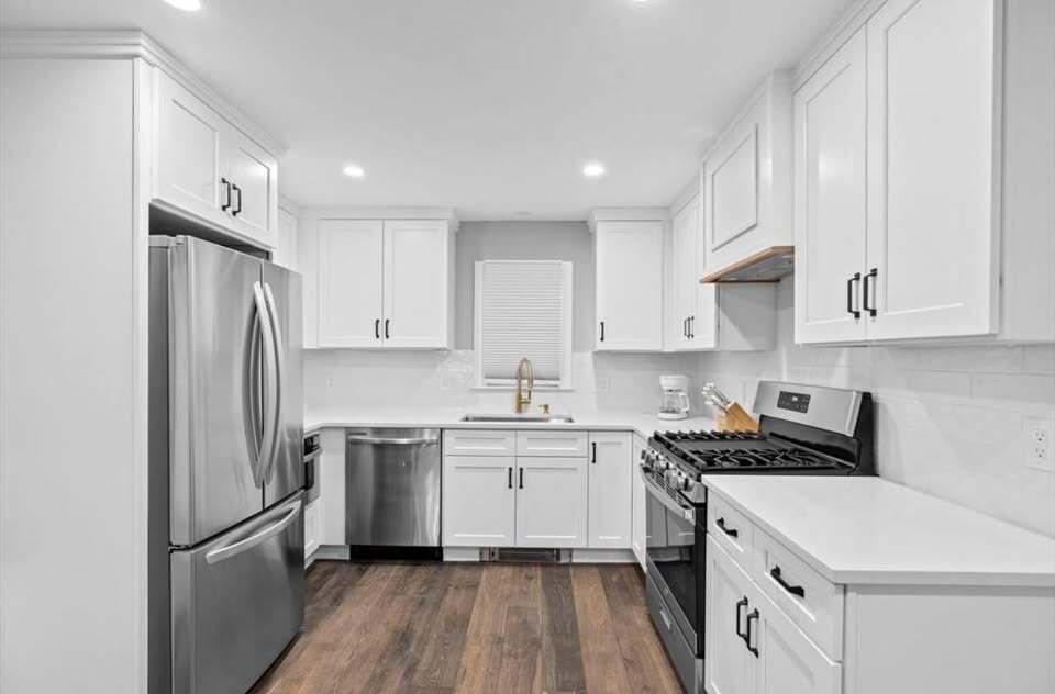 Building Photo - 306 Plantation St