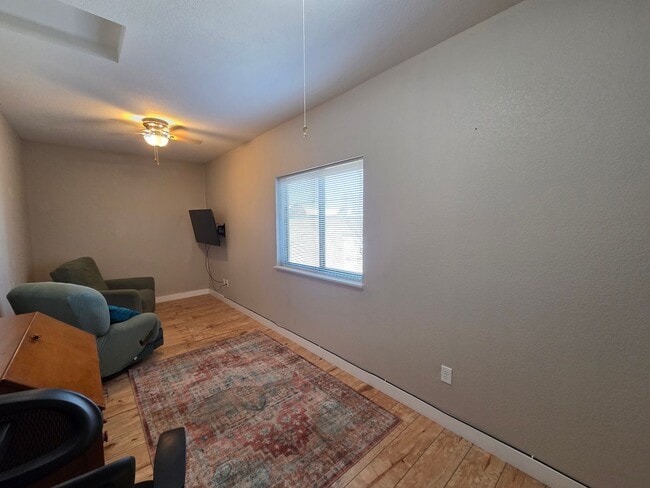 Building Photo - 221 E 5th St