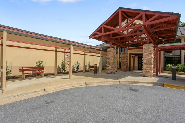 Building Photo - 15107 Interlachen Dr
