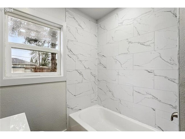 Building Photo - 108 SE 91st Ave