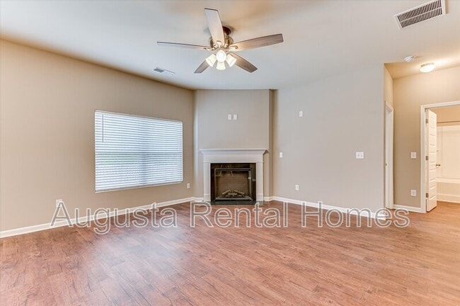 Building Photo - 5060 Vine Ln