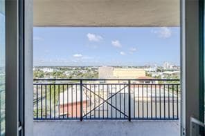 Building Photo - 610 W Las Olas Blvd