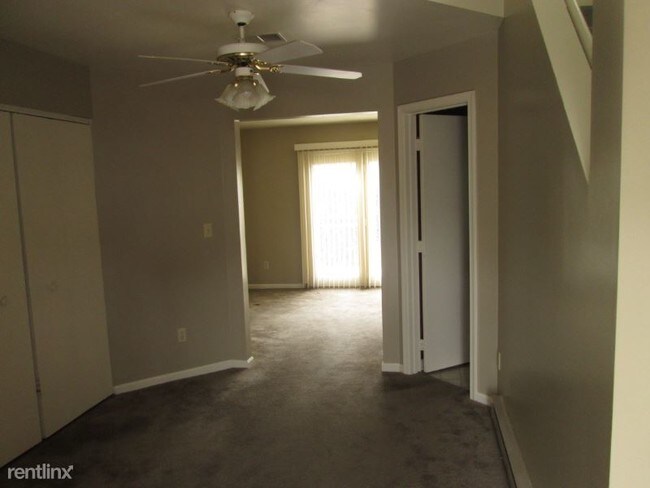 Building Photo - 2 br, 1.5 bath Townhome - 957 Orchard Dr