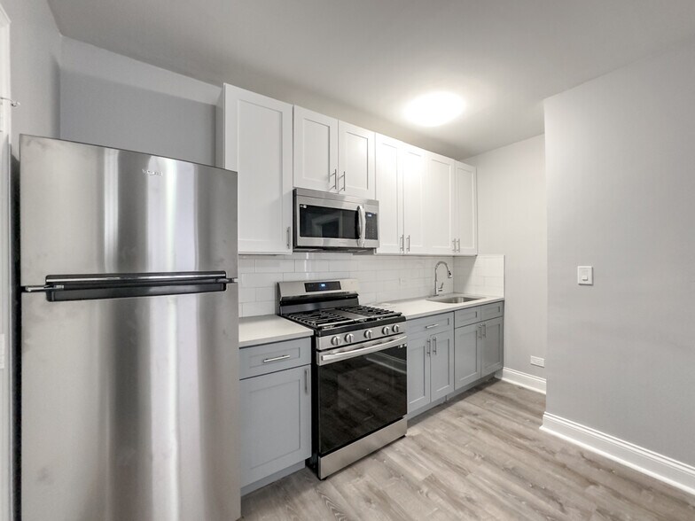 Building Photo - 4241 N Kenmore Ave