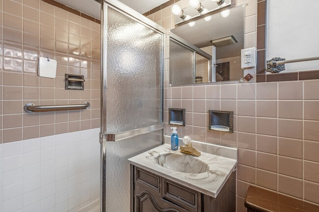 Building Photo - 8736 N Ozark Ave