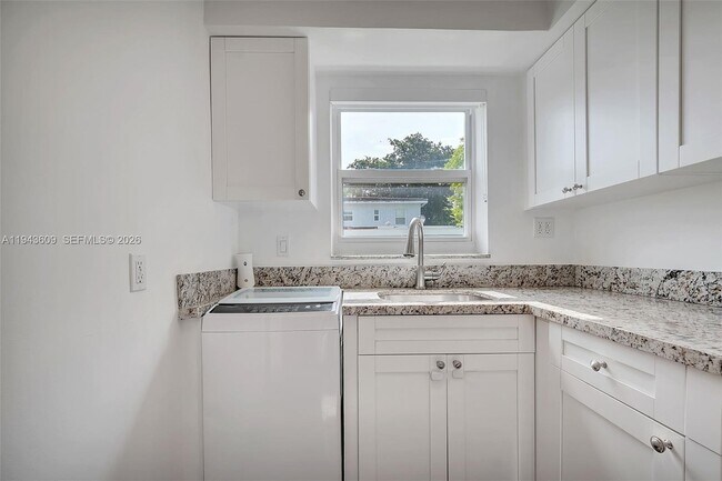 Building Photo - 7701 SW 55th Ave