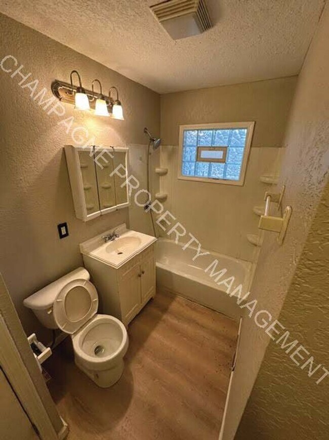 Building Photo - Updated Single Family Home in KC