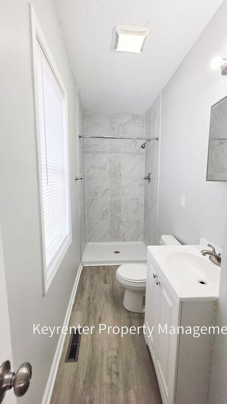 Building Photo - 142 N Bellaire Ave