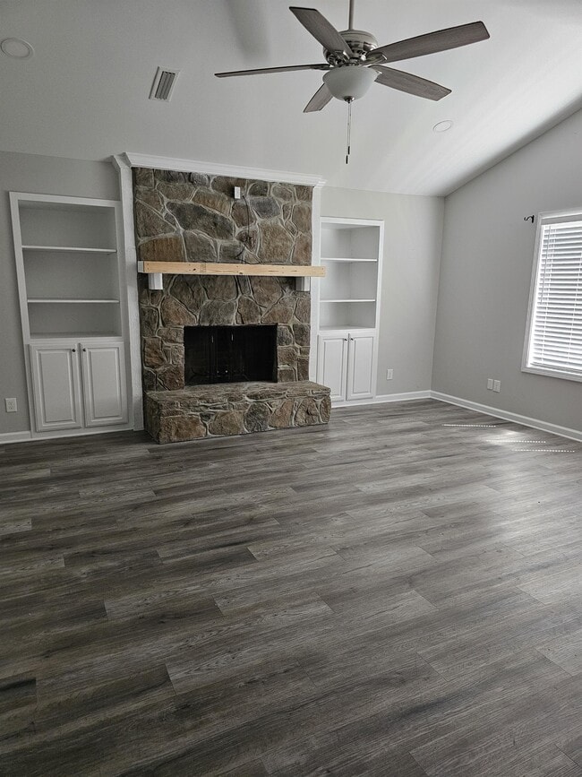 Building Photo - 1304 Clearmont Dr