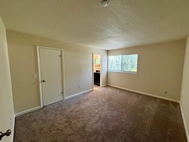 Building Photo - 2/2 duplex in Fair Oaks
