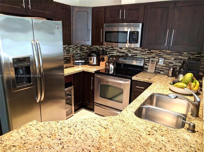 Building Photo - 1100 Chinaberry Dr