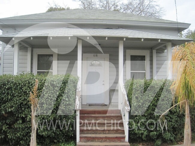 Building Photo - Classic 3 bedroom 2 bathroom home!