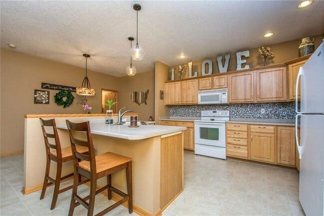 Building Photo - 523 E 4th St