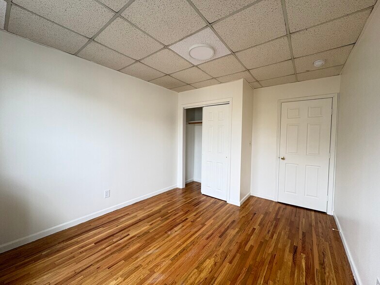 179 W 48th St 7 - 183 W 48th St