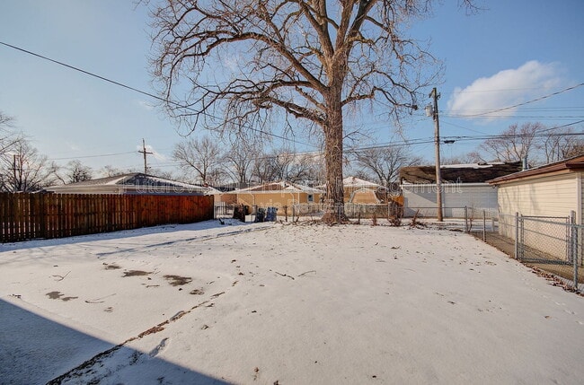 Building Photo - 18634 Bernadine St