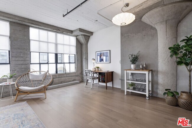 Building Photo - 200 N San Fernando Rd