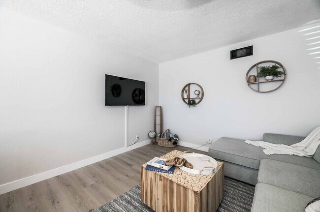 Building Photo - AMERICANA Property Mgmt - Fully furnished ...