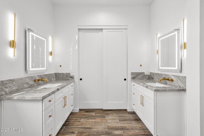 Building Photo - 22926 W La Mirada Dr