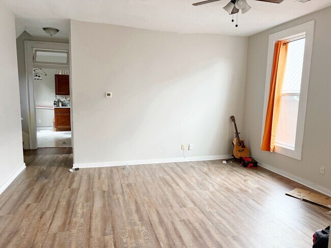 Primary Photo - 28 E Powell Ave