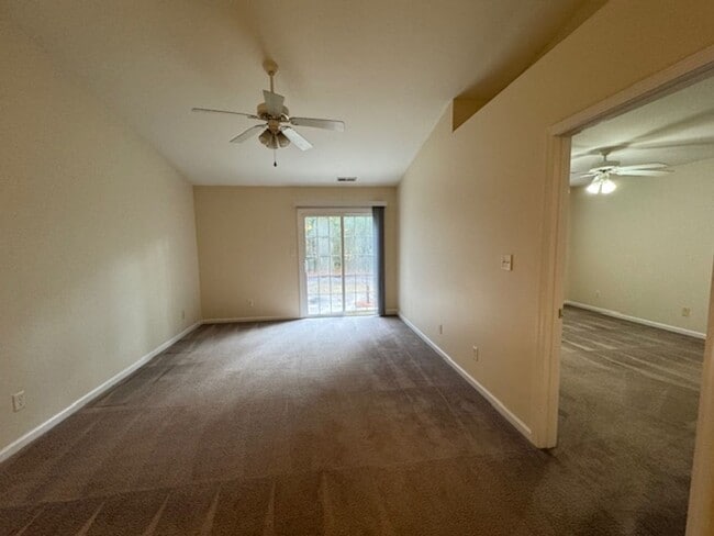 Building Photo - 3 Bedroom Townhouse in Bayshore Crossing