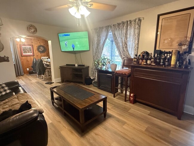 Building Photo - 312 Woodford St