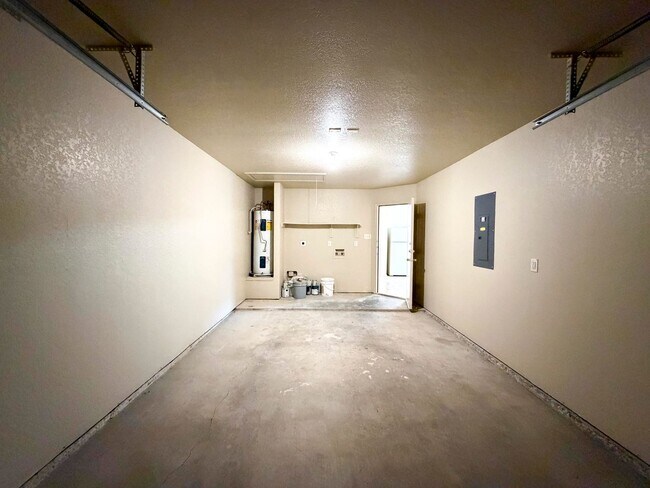 Building Photo - 5208 Lauren Lea Dr