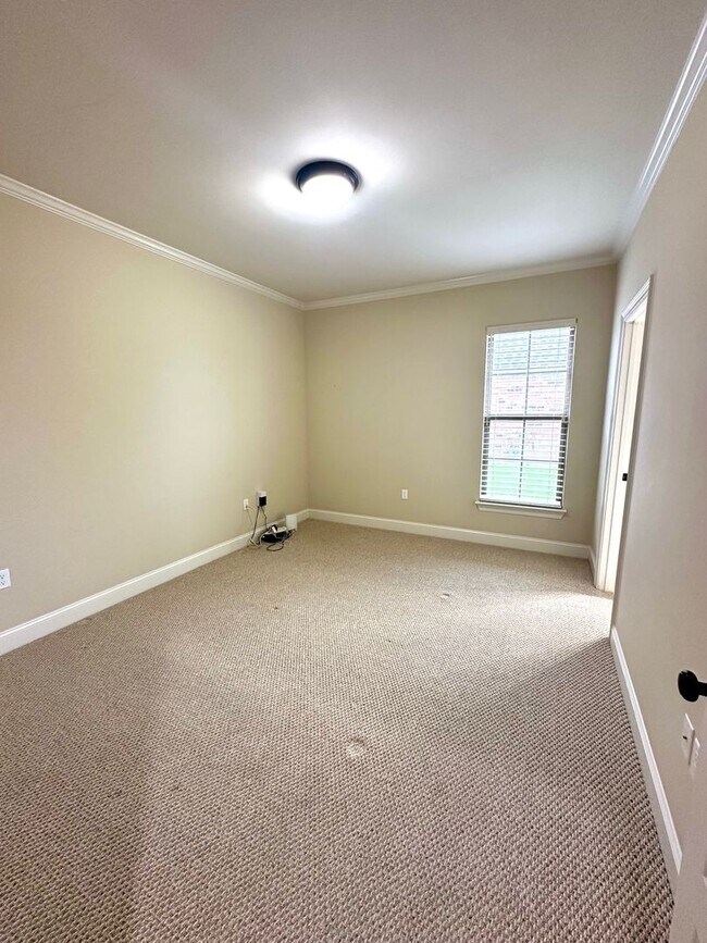Building Photo - 43283 Pond View Dr