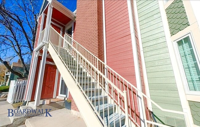 Building Photo - Charming 1-Bedroom Gem