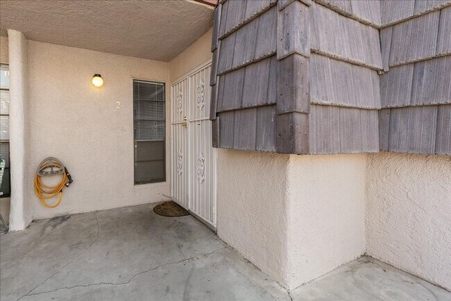 Building Photo - 3925 Cambridge St