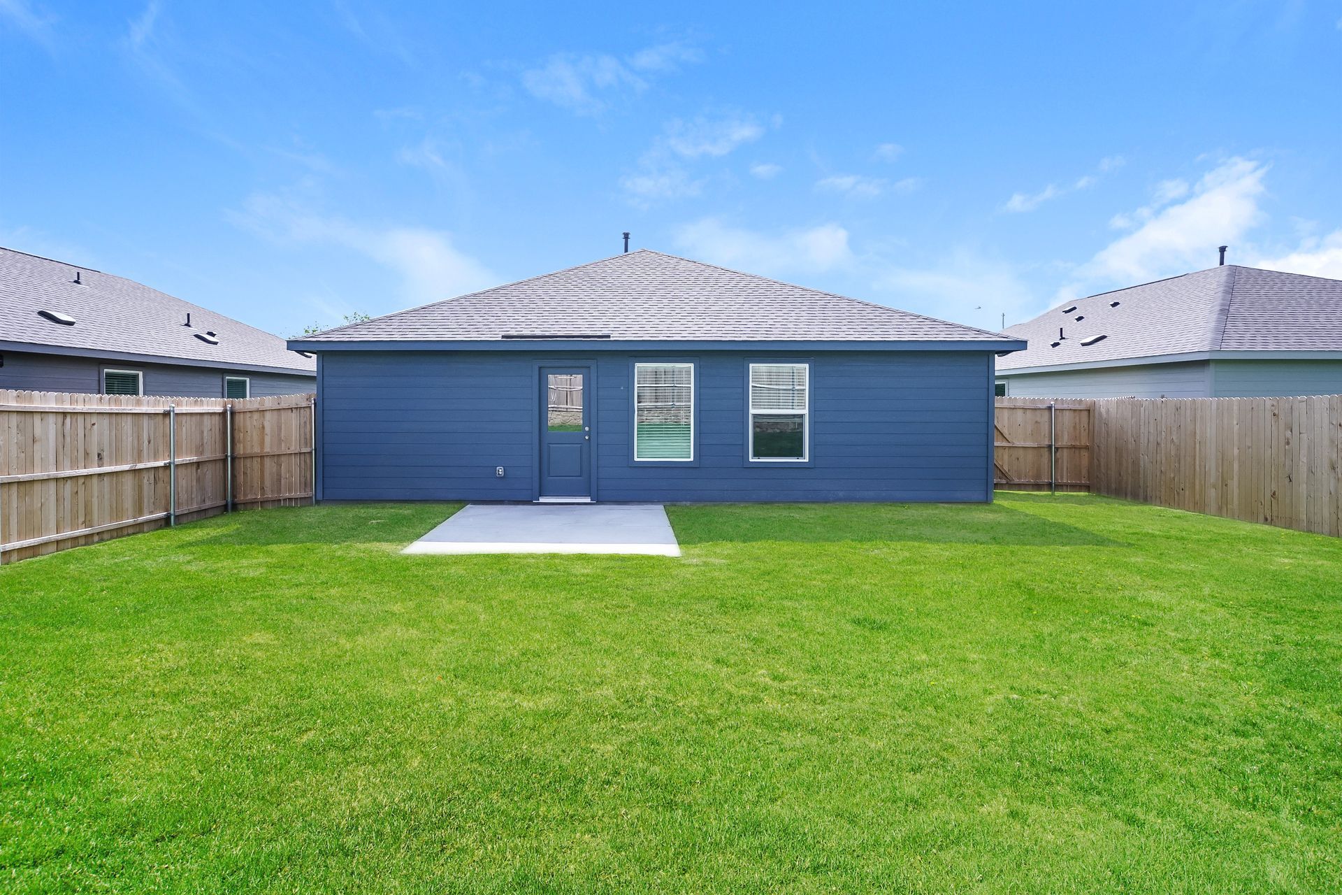 Building Photo - 2736 River Knl Ln
